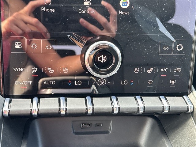 GMC Terrain Vehicle Full-screen Gallery Image 19