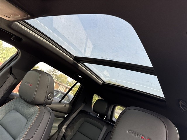 GMC Terrain Vehicle Full-screen Gallery Image 22