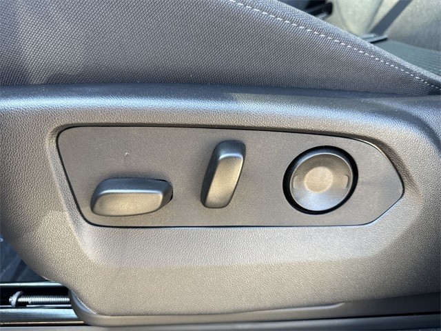 GMC Sierra 1500 Vehicle Full-screen Gallery Image 12