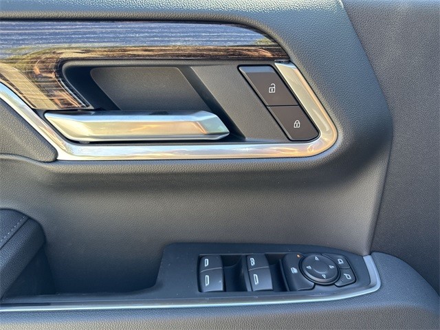 GMC Sierra 1500 Vehicle Full-screen Gallery Image 13