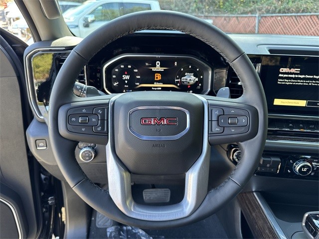 GMC Sierra 1500 Vehicle Full-screen Gallery Image 14