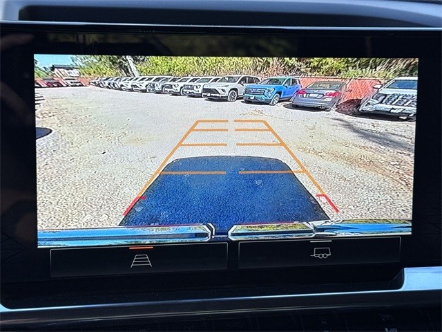 GMC Sierra 1500 Vehicle Full-screen Gallery Image 17