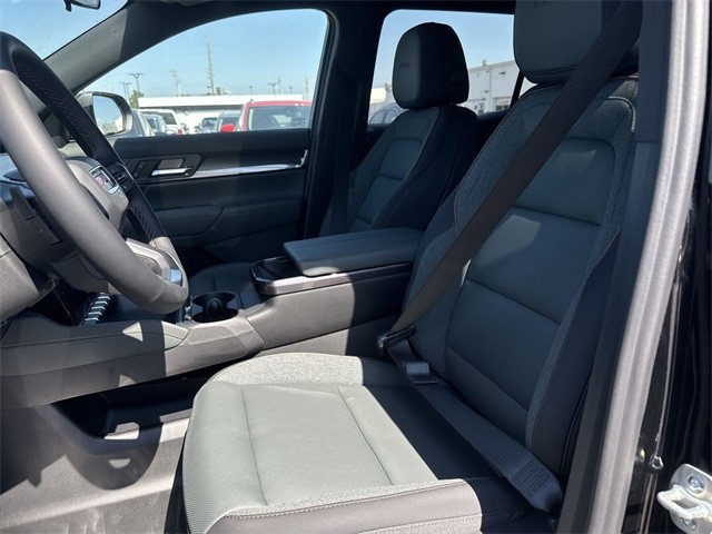 GMC Terrain Vehicle Full-screen Gallery Image 11