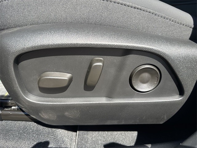 GMC Terrain Vehicle Full-screen Gallery Image 12