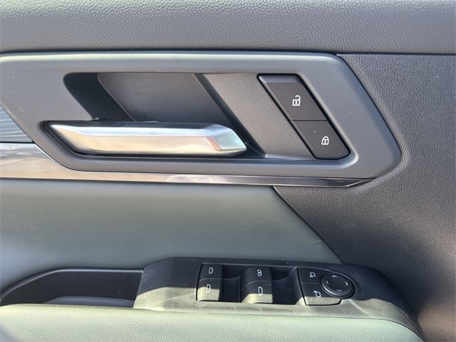 GMC Terrain Vehicle Full-screen Gallery Image 13