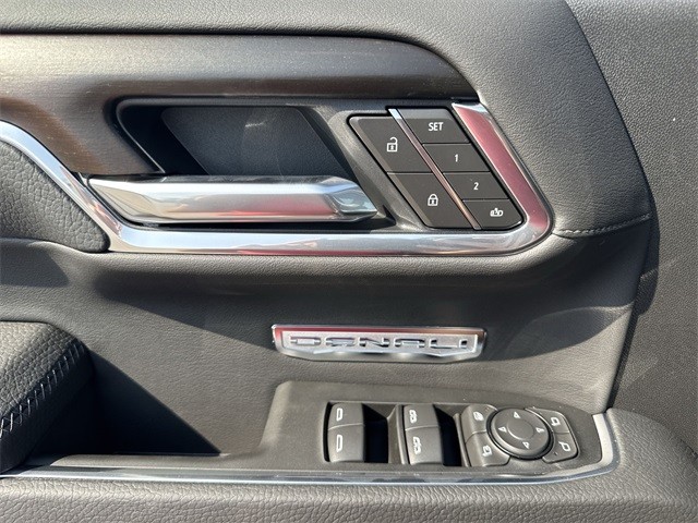 GMC Sierra 1500 Vehicle Full-screen Gallery Image 13