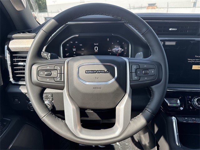 GMC Sierra 1500 Vehicle Full-screen Gallery Image 14