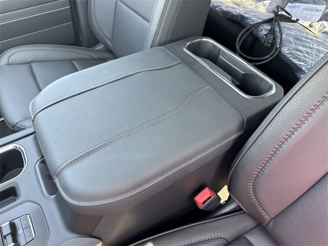 GMC Sierra 1500 Vehicle Full-screen Gallery Image 21