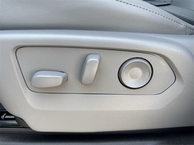 GMC Sierra 1500 Vehicle Full-screen Gallery Image 12