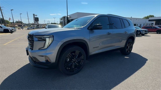 GMC Acadia Vehicle Full-screen Gallery Image 04