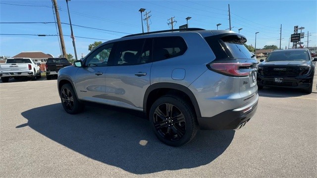 GMC Acadia Vehicle Full-screen Gallery Image 06
