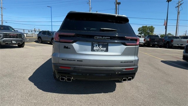 GMC Acadia Vehicle Full-screen Gallery Image 07