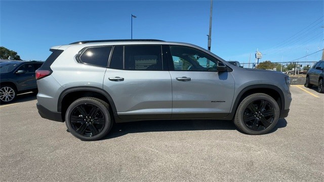 GMC Acadia Vehicle Full-screen Gallery Image 09