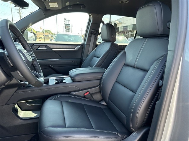 GMC Acadia Vehicle Full-screen Gallery Image 11