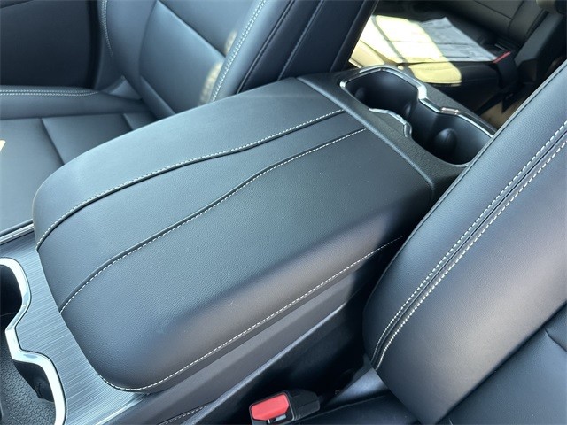 GMC Acadia Vehicle Full-screen Gallery Image 21