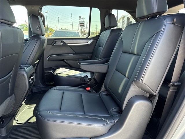 GMC Acadia Vehicle Full-screen Gallery Image 22