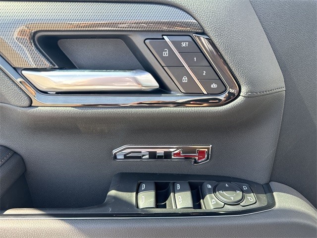 GMC Sierra 1500 Vehicle Full-screen Gallery Image 13