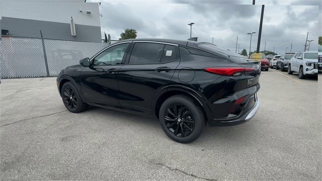 Buick Envista Vehicle Full-screen Gallery Image 06