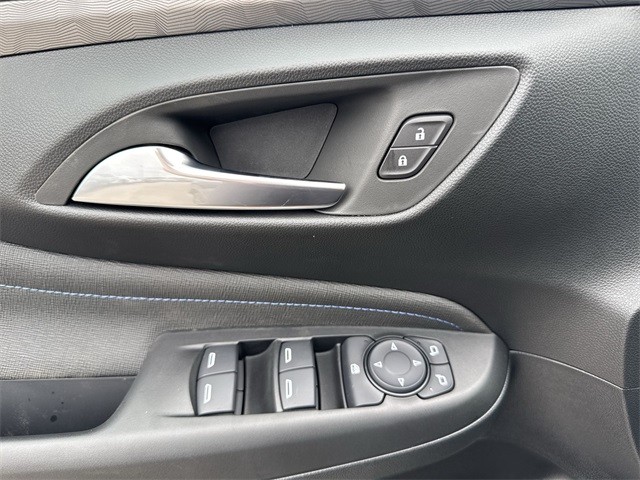 Buick Envista Vehicle Full-screen Gallery Image 13