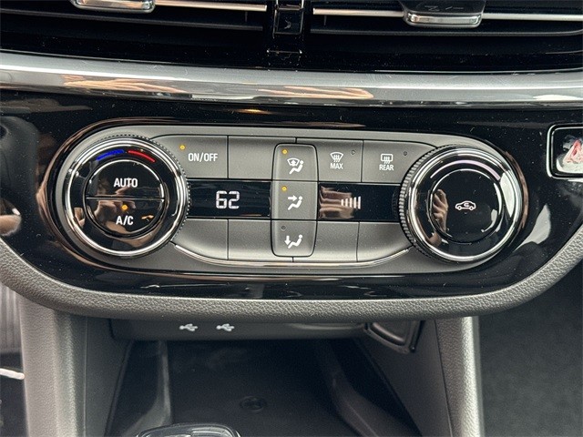 Buick Envista Vehicle Full-screen Gallery Image 18