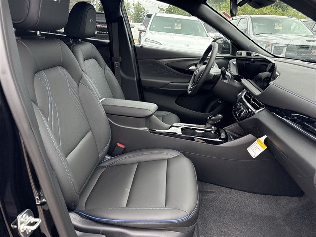 Buick Envista Vehicle Full-screen Gallery Image 23