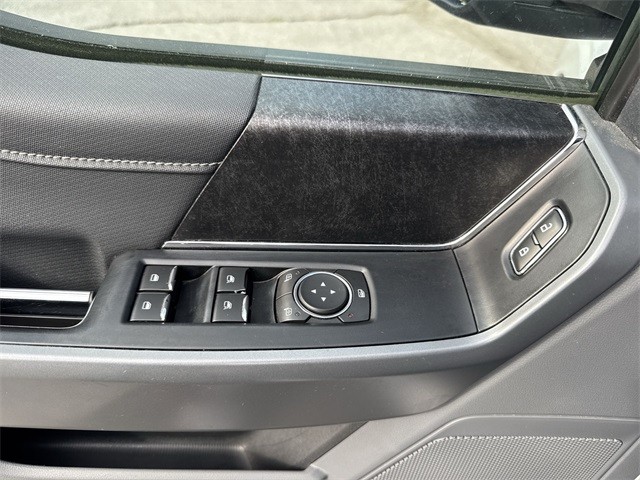 Ford F-150 Vehicle Full-screen Gallery Image 26