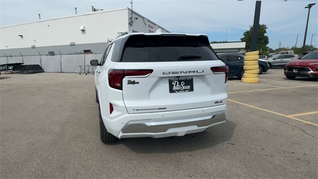 GMC Terrain Vehicle Full-screen Gallery Image 07