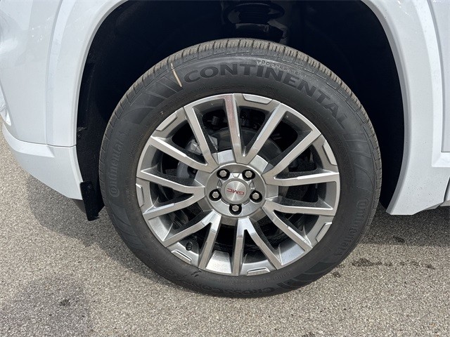 GMC Terrain Vehicle Full-screen Gallery Image 10