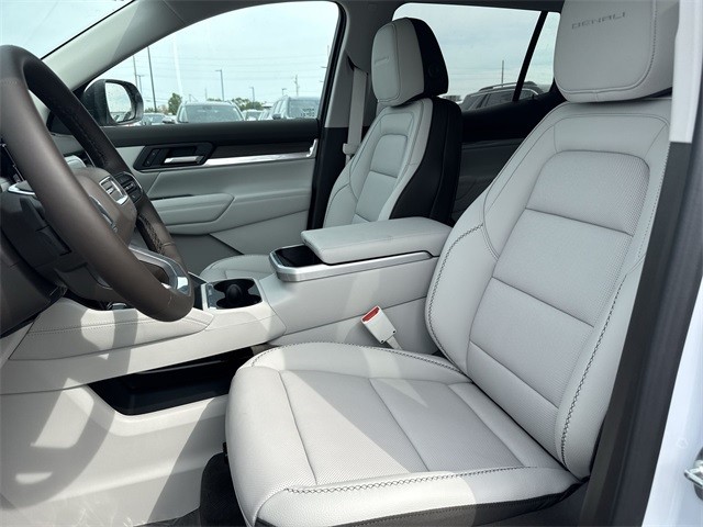 GMC Terrain Vehicle Full-screen Gallery Image 11