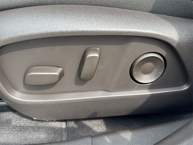 GMC Terrain Vehicle Full-screen Gallery Image 12