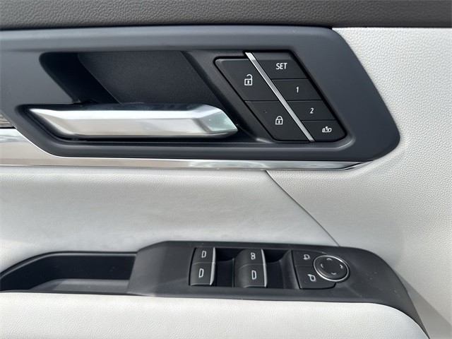 GMC Terrain Vehicle Full-screen Gallery Image 13