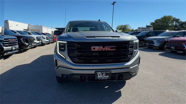 GMC Sierra 1500 Vehicle Full-screen Gallery Image 03