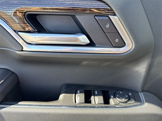 GMC Sierra 1500 Vehicle Full-screen Gallery Image 13