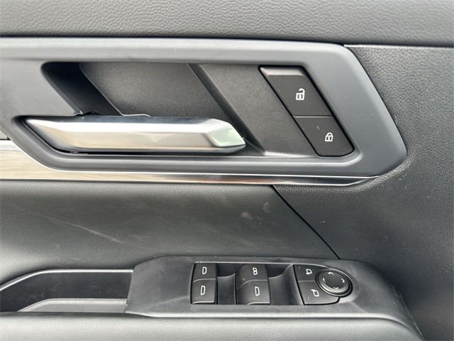 GMC Terrain Vehicle Full-screen Gallery Image 13