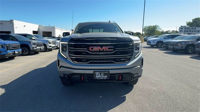 GMC Sierra 1500 Vehicle Full-screen Gallery Image 03