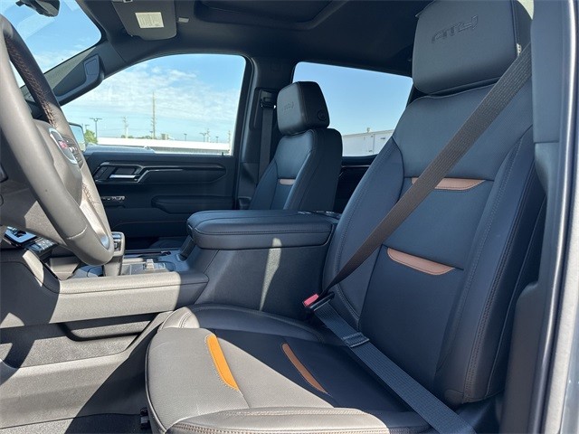 GMC Sierra 1500 Vehicle Full-screen Gallery Image 11