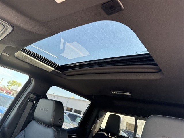 GMC Sierra 1500 Vehicle Full-screen Gallery Image 22