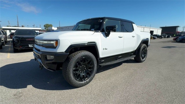 GMC HUMMER EV Pickup Vehicle Full-screen Gallery Image 04