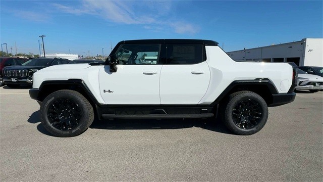 GMC HUMMER EV Pickup Vehicle Full-screen Gallery Image 05