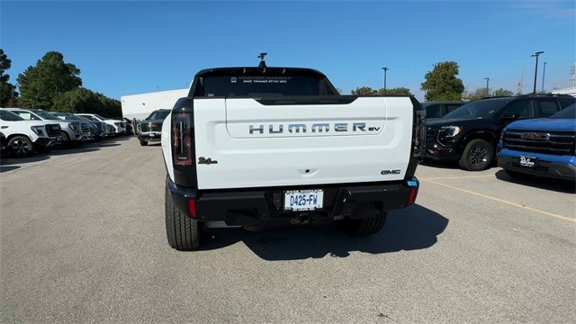 GMC HUMMER EV Pickup Vehicle Full-screen Gallery Image 07