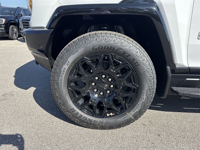 GMC HUMMER EV Pickup Vehicle Full-screen Gallery Image 10