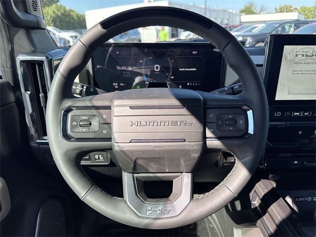 GMC HUMMER EV Pickup Vehicle Full-screen Gallery Image 14