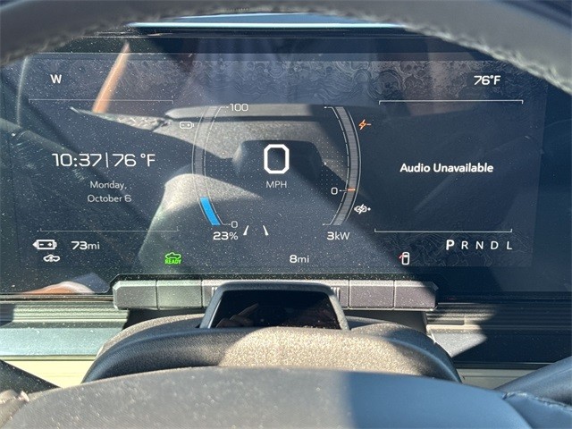 GMC HUMMER EV Pickup Vehicle Full-screen Gallery Image 15