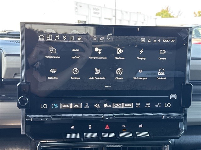 GMC HUMMER EV Pickup Vehicle Full-screen Gallery Image 16