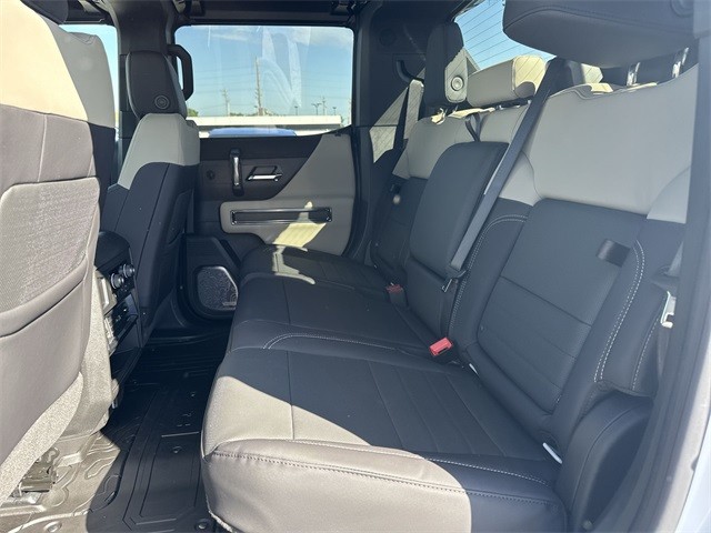 GMC HUMMER EV Pickup Vehicle Full-screen Gallery Image 22