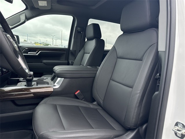 GMC Sierra 1500 Vehicle Full-screen Gallery Image 11