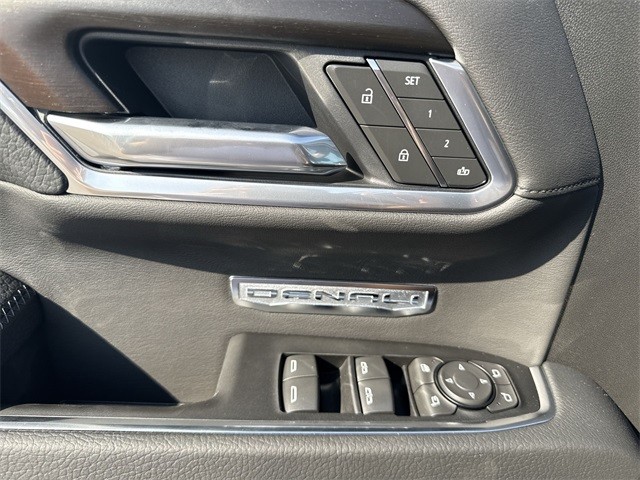 GMC Sierra 1500 Vehicle Full-screen Gallery Image 13