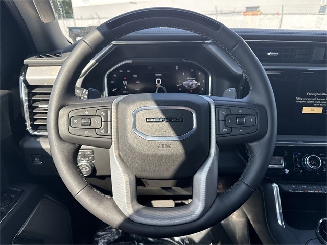 GMC Sierra 1500 Vehicle Full-screen Gallery Image 14