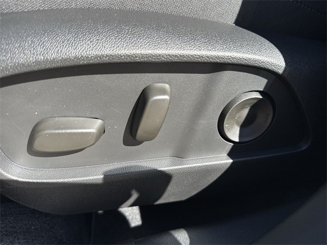 GMC Terrain Vehicle Full-screen Gallery Image 12