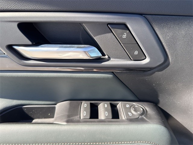 GMC Terrain Vehicle Full-screen Gallery Image 13